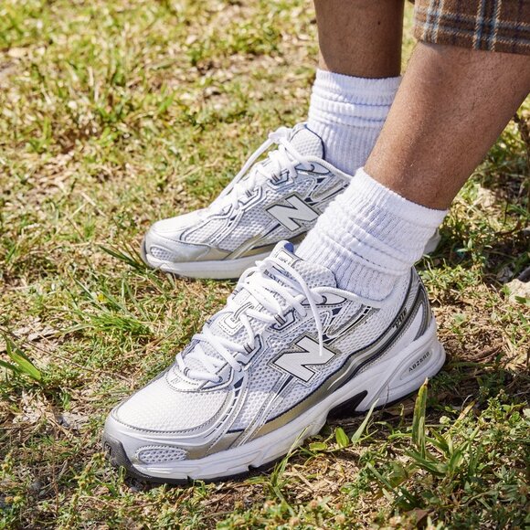 NEW BALANCE 740 (8) - Picture 1 of 13